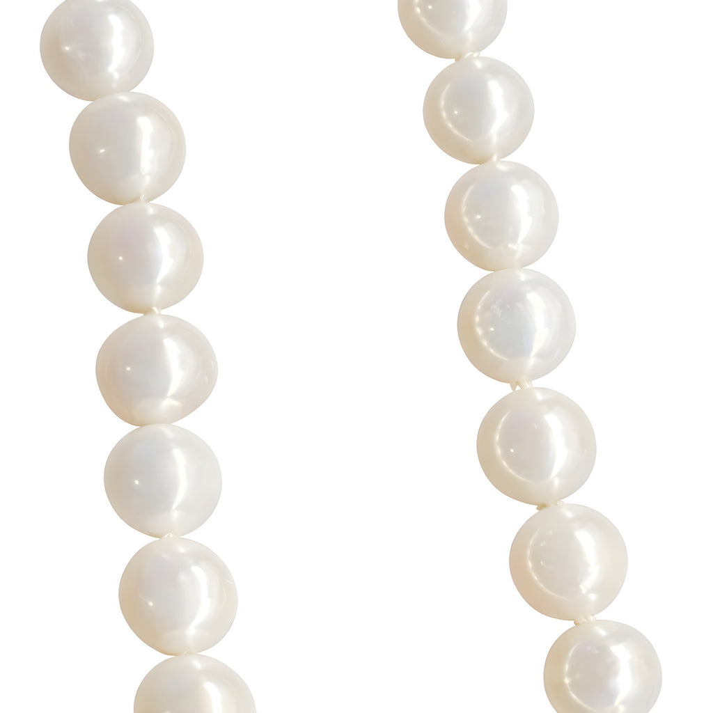 Close-up of white freshwater pearl 5-5.5mm necklace 